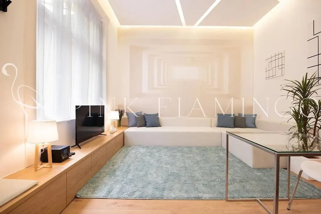 Modern Loft-Style Apartment - Pink Flamingo Budapeste