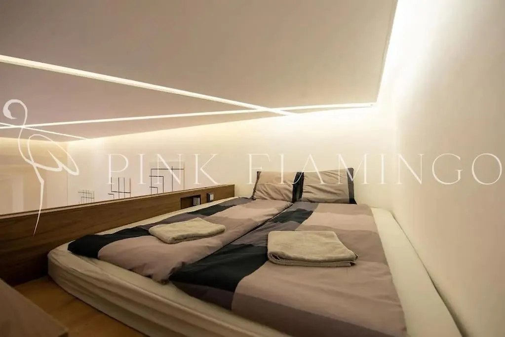 Modern Loft-Style Apartment - Pink Flamingo Budapest
