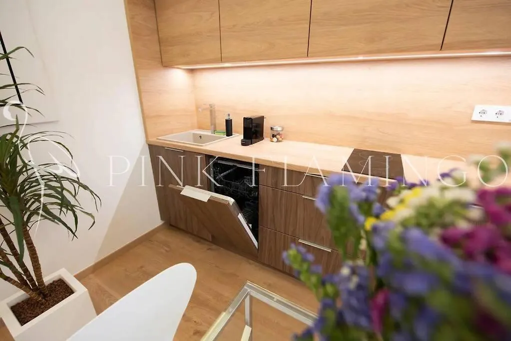 Modern Loft-Style Apartment - Pink Flamingo Budapest