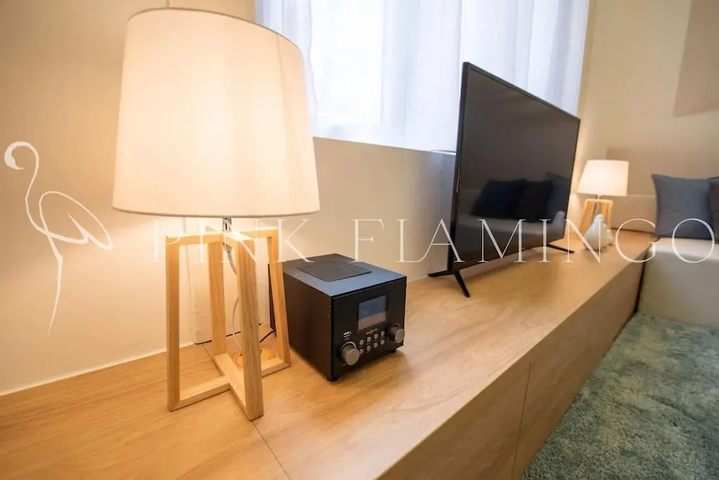 Modern Loft-Style Apartment - Pink Flamingo Budapest
